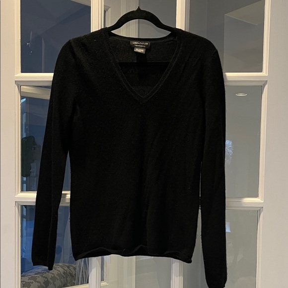 Lord & Taylor Sweaters - Lord & Taylor Cashmere Black V-Neck Sweater Sz M